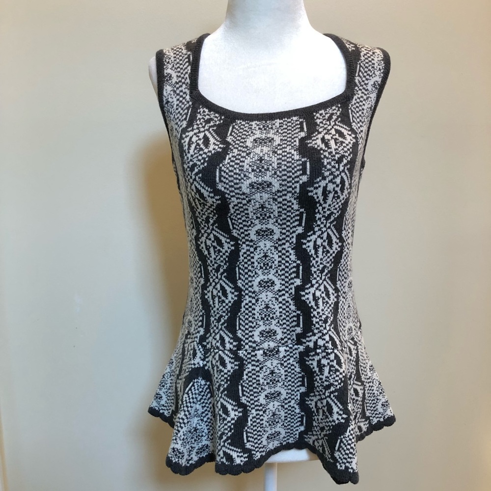 CAbi gray and white sweater tank